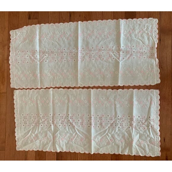 Vintage Embroidered Floral Lace Table Runner Set - White & Pink - 30" x 13" - Picture 1 of 11